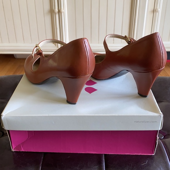 *LIGHTLY USED* Naturalizer “Mary Jane” Pump Sz 8.5 - Picture 6 of 9